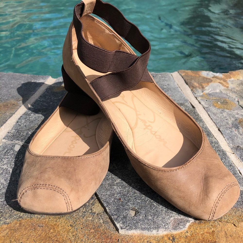 Jessica Simpson Tan & Brown Ballet Flats